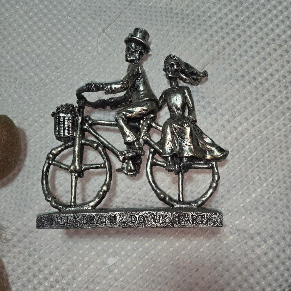 DECO 79 CONTEMPORARY POLYSTONE SKELTON BRIDE GROOM TIL DEATH DO US PART